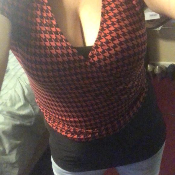 A red and black checkered crop top - Picture 3 of 8